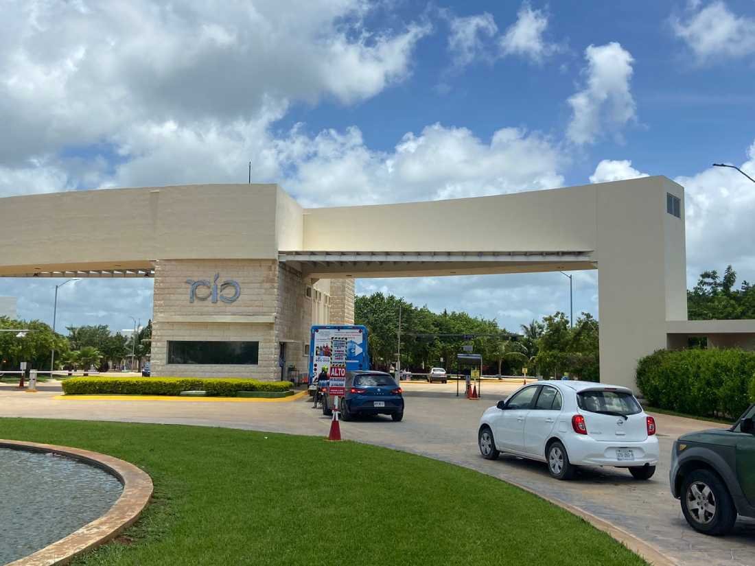 Tragedia en Cancún: 3 fallecen por inhalación de gas tóxico en residencial, 1 en estado crítico