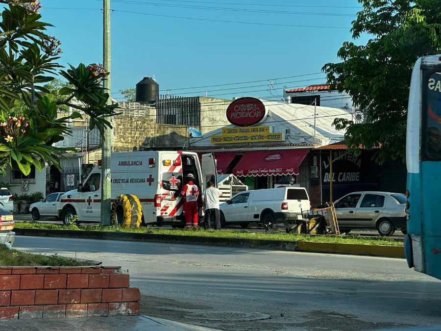 Vendedor de tamales atropellado en la avenida Nichupte de Cancun 2