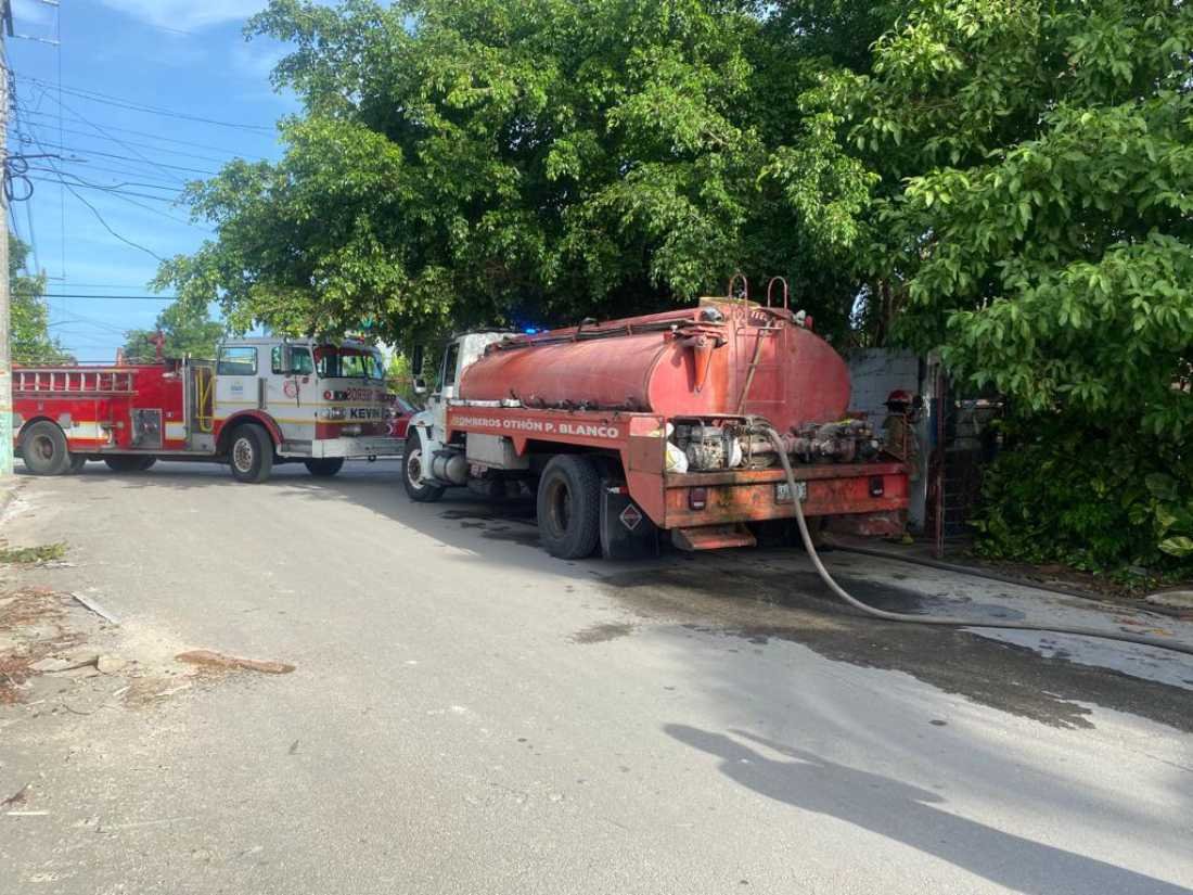 Devastador incendio arrasa con una residencia de madera en Chetumal