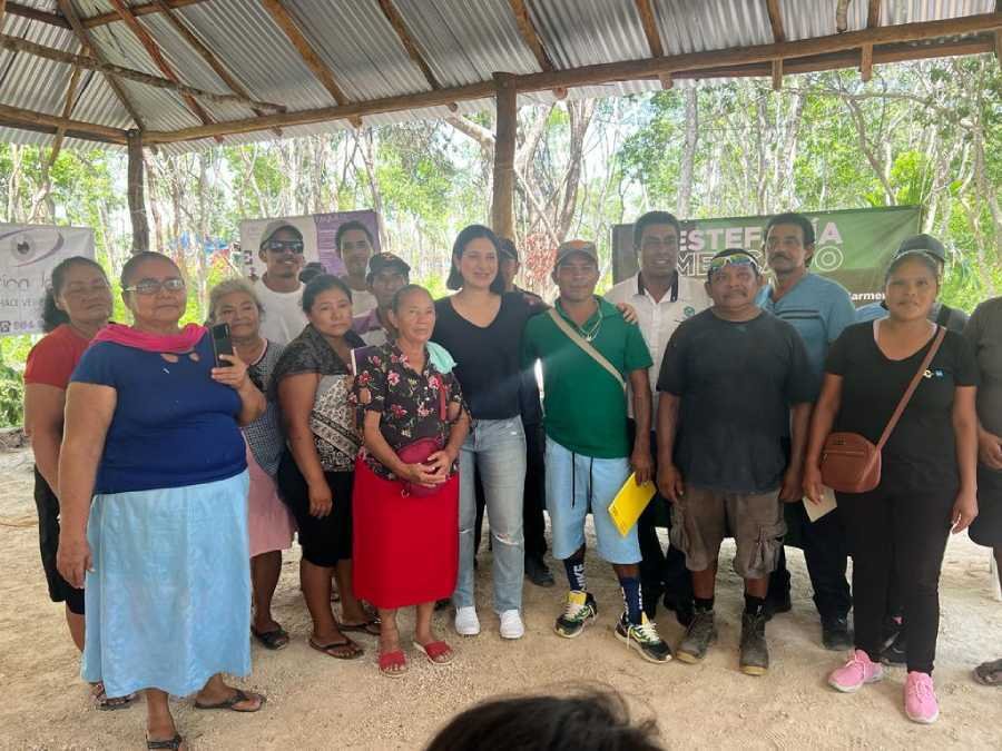 Estefania Mercado se involucra personalmente en la atencion de solicitudes de apoyo en Playa del Carmen 2