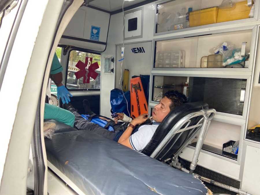 Seis personas heridas en un accidente en Cancun despues de que una combi chocara contra una van estacionada en la Region 221 1