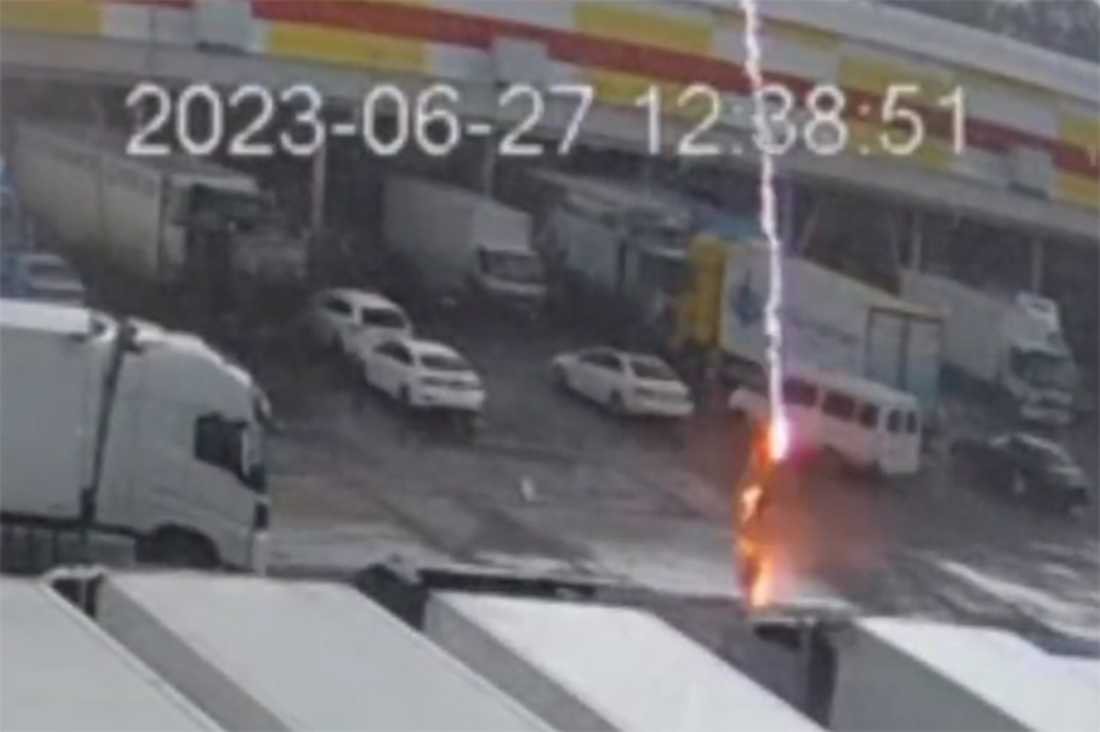 Trágico suceso: Fallece individuo alcanzado por un rayo mientras paseaba bajo la lluvia