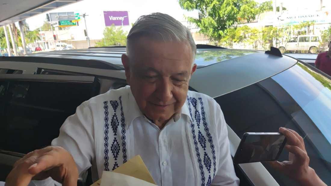 AMLO niega acusaciones conservadoras sobre libros de texto gratuitos