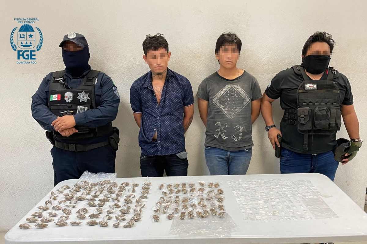 Arresto de Dos Sujetos por Posesión de Drogas
