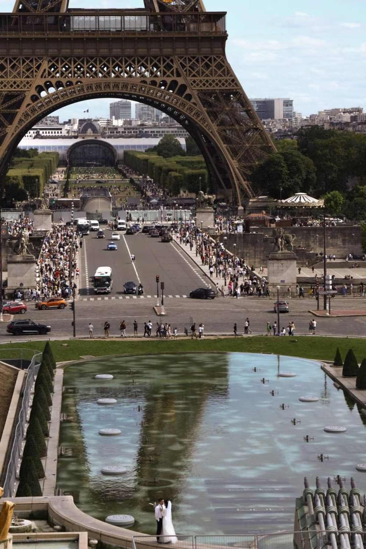 Desalojo Preventivo en Torre Eiffel y Alrededores por Alerta de Seguridad