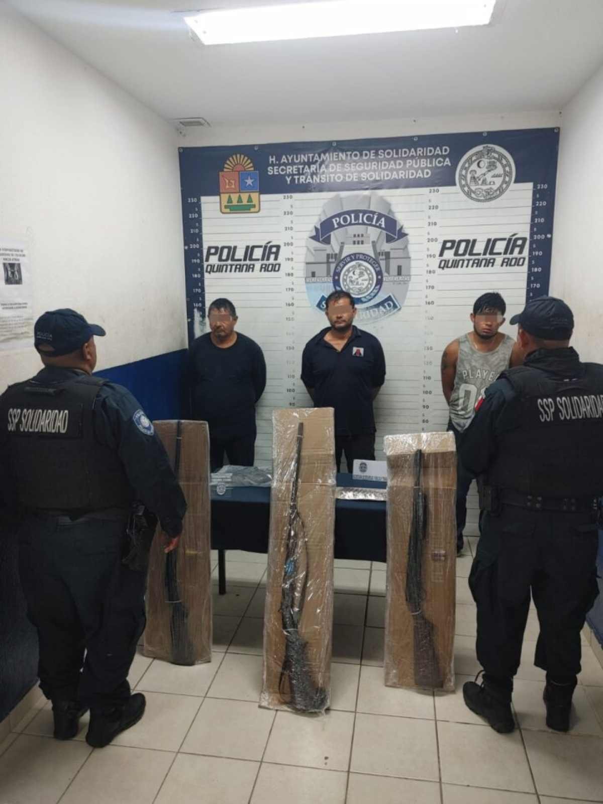 Desmantelado Grupo Armado en Playa del Carmen: Tres Detenidos y Armas Incautadas