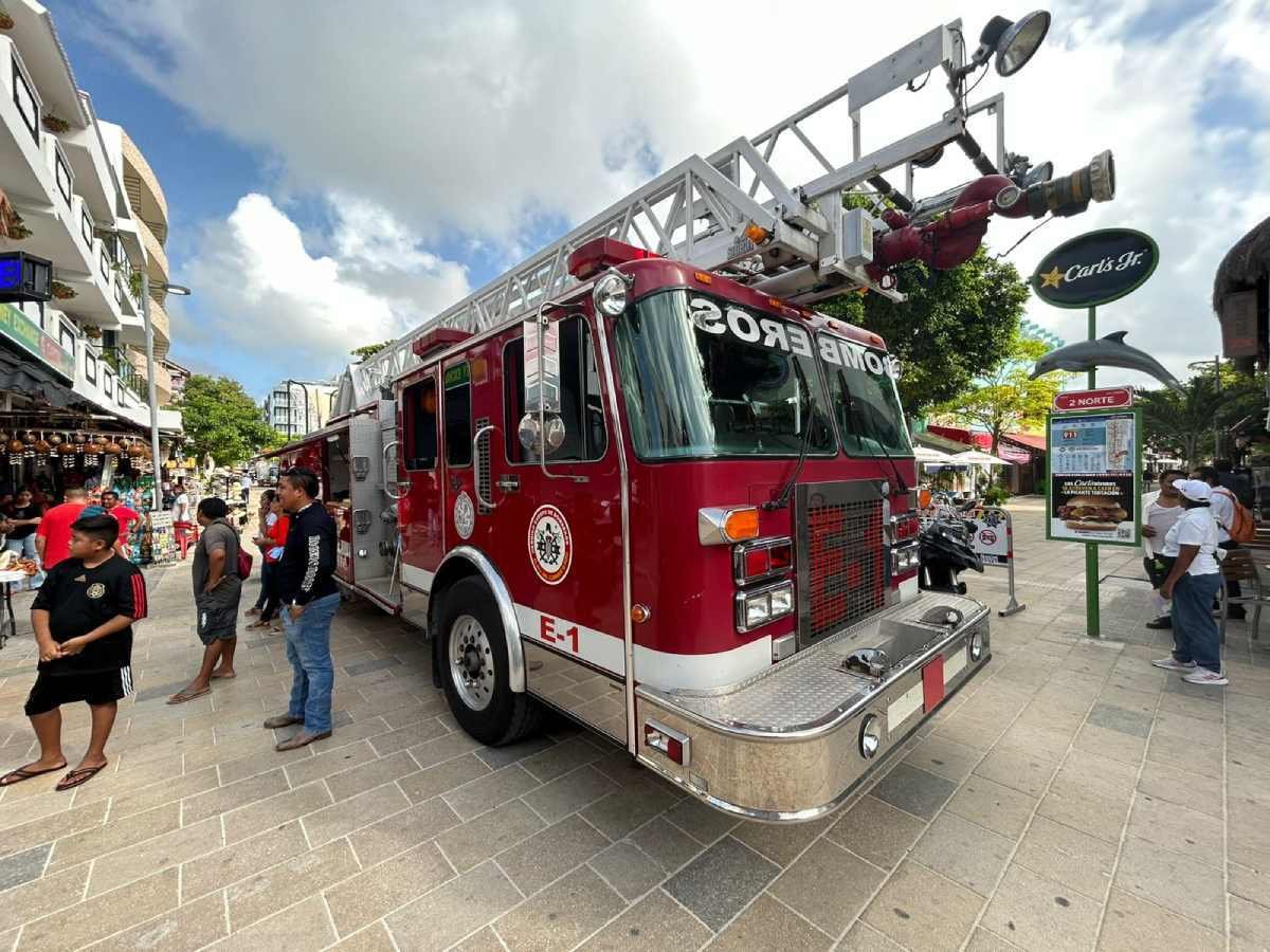 Electrocución Sacude la Quinta Avenida: Hombre Hospitalizado tras Incidente