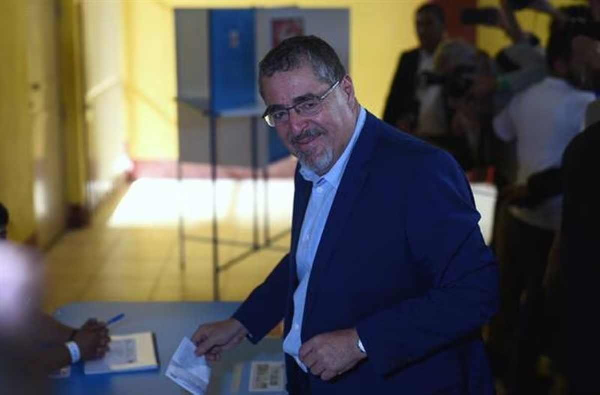 Líder guatemalteco Bernardo Arévalo de León emerge victorioso en los comicios presidenciales