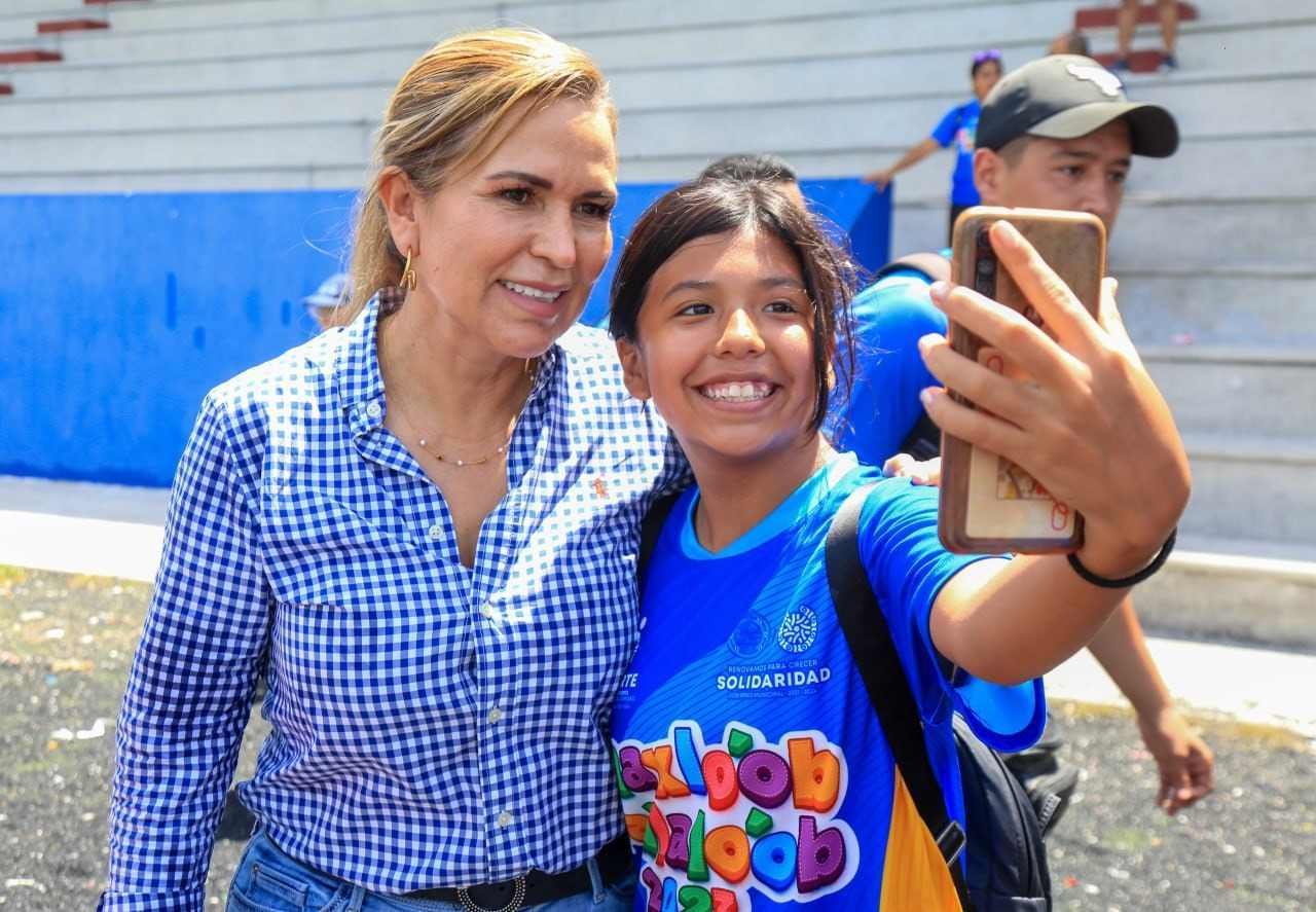 Lili Campos Brinda Alegría y Cercanía en el Curso Estival Baaxlo’ob Paalalo’ob