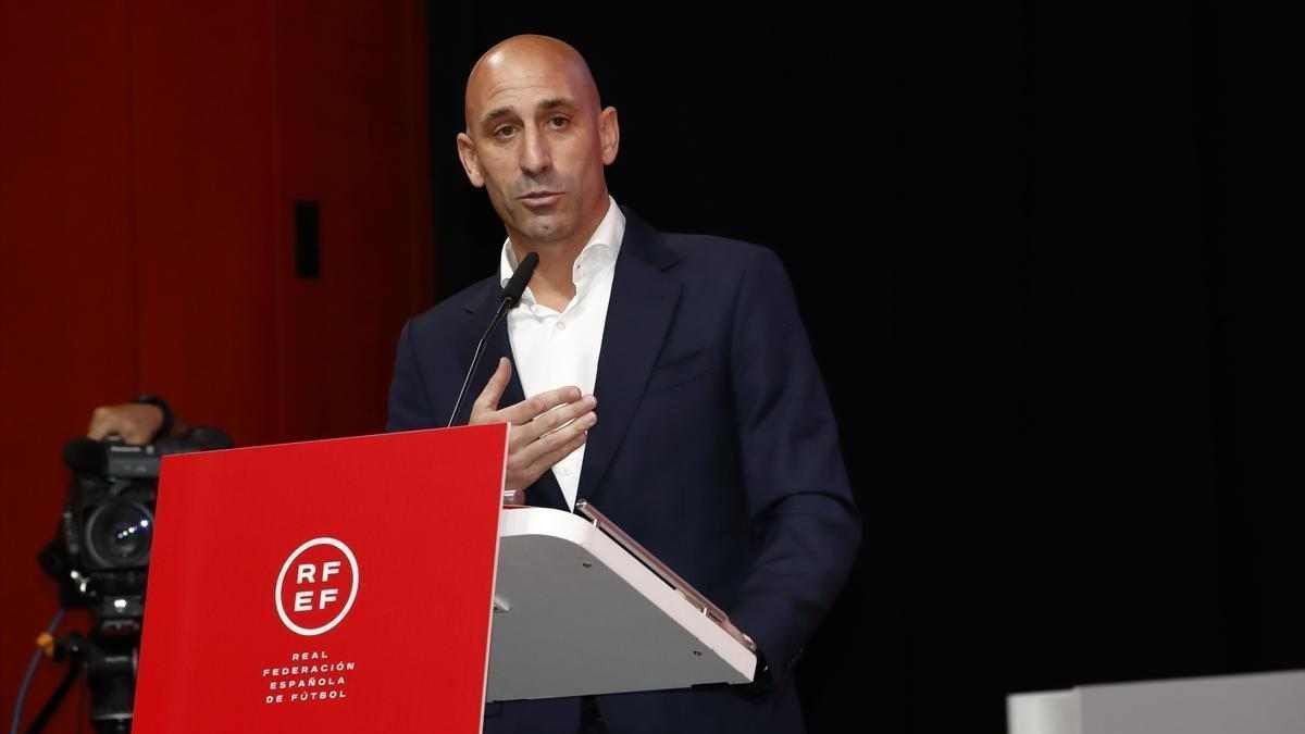 Suspensión de Luis Rubiales por FIFA tras Incidente con Jenni Hermoso
