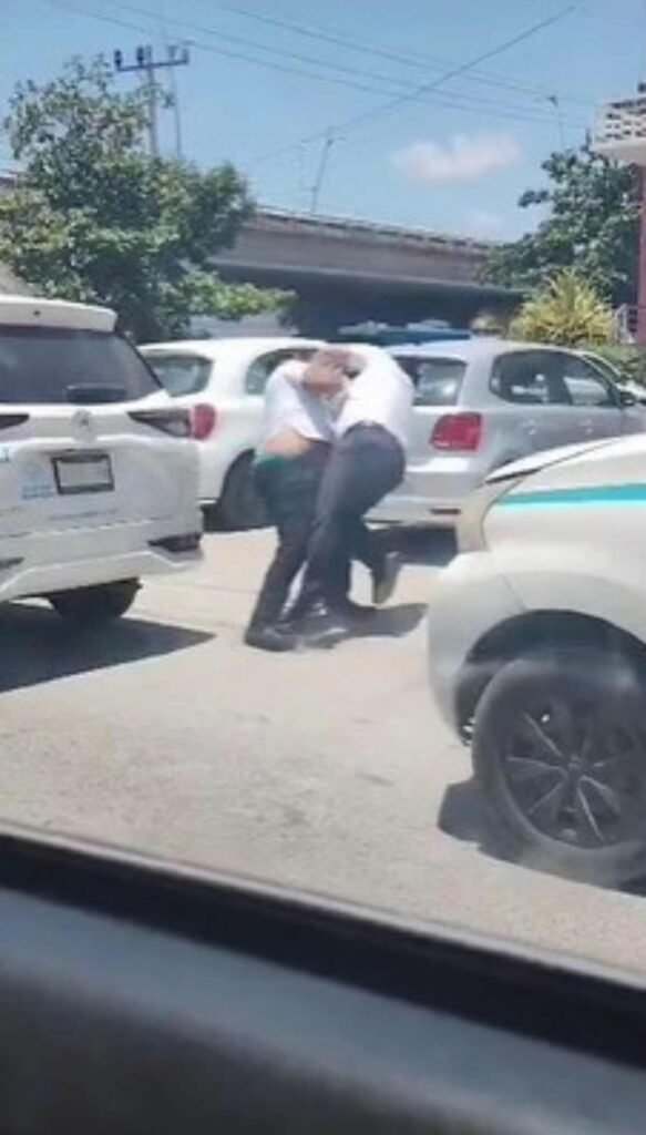 Voraz Riña entre Taxistas Paraliza las Calles de Playa del Carmen