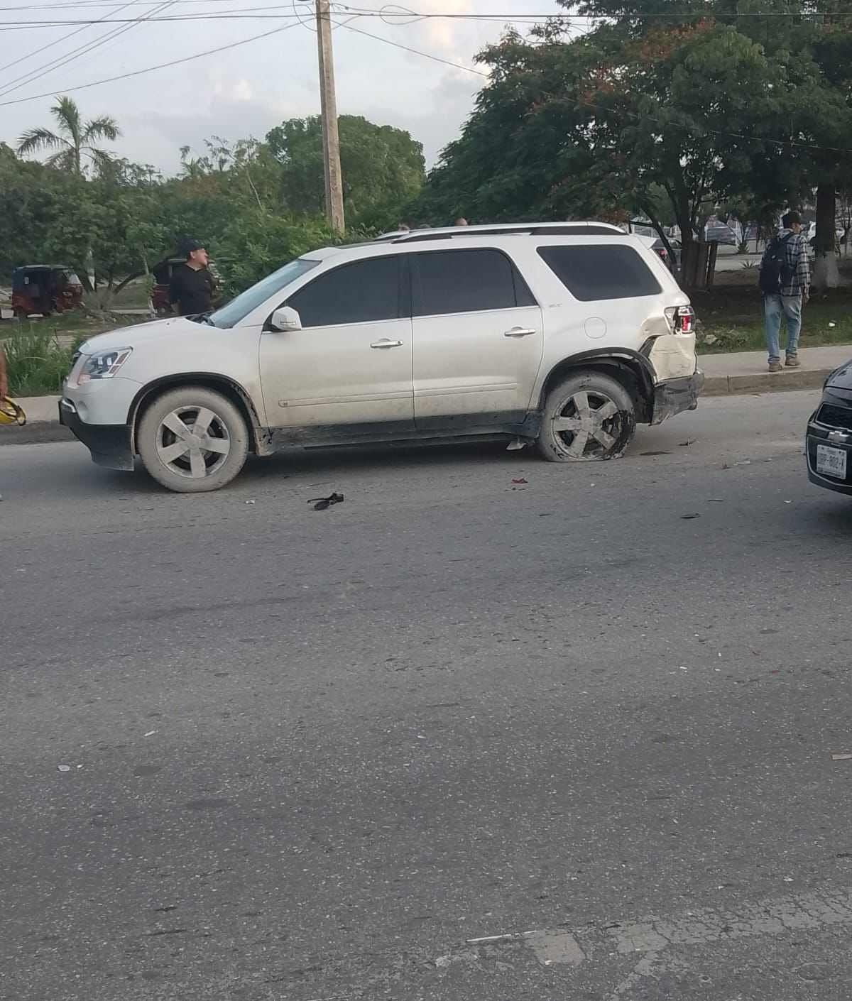 Motociclista gravemente herido tras colisión con camioneta en Cancún