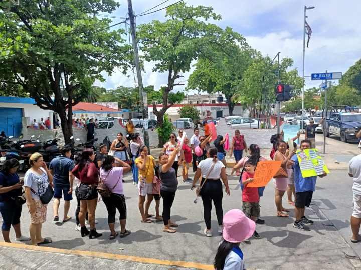 Padres en Playa del Carmen Exigen un Profesor de Educación Física en Primaria