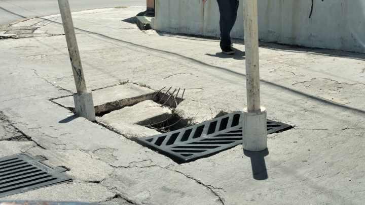 Peligro Inminente en las Calles de Cancún: Alcantarillas y Registros Sin Protección