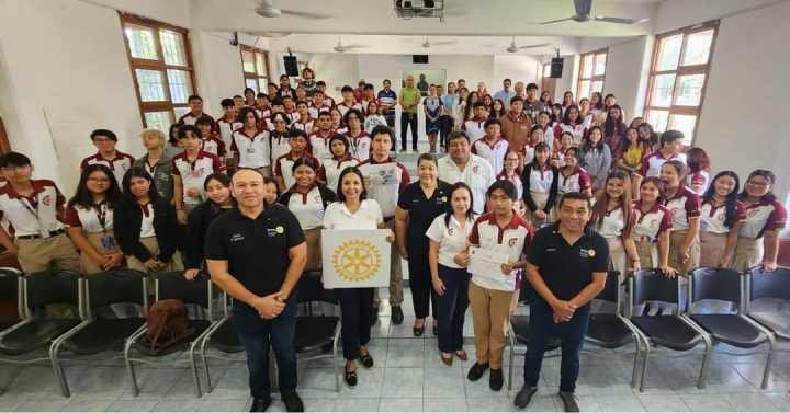 Solidaridad en Acción: Club Rotario Cozumel Apoya la Educación