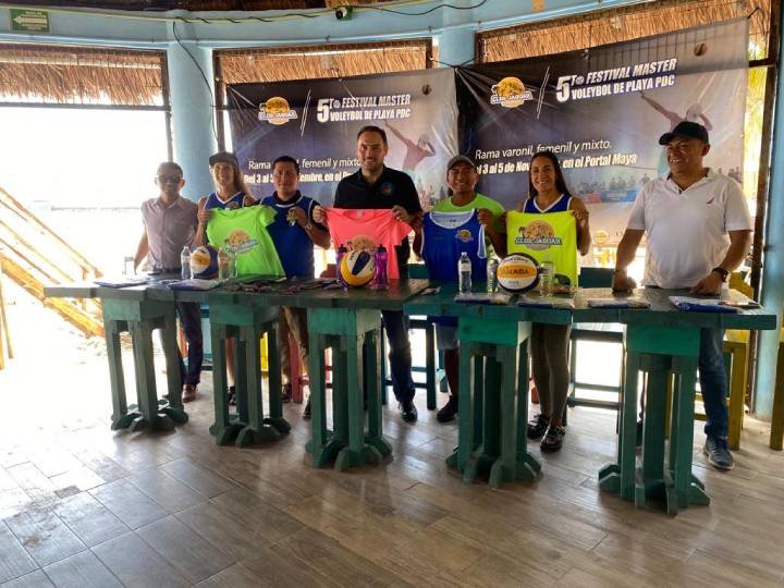 Acompaña a equipos de voleibol playero en torneo internacional