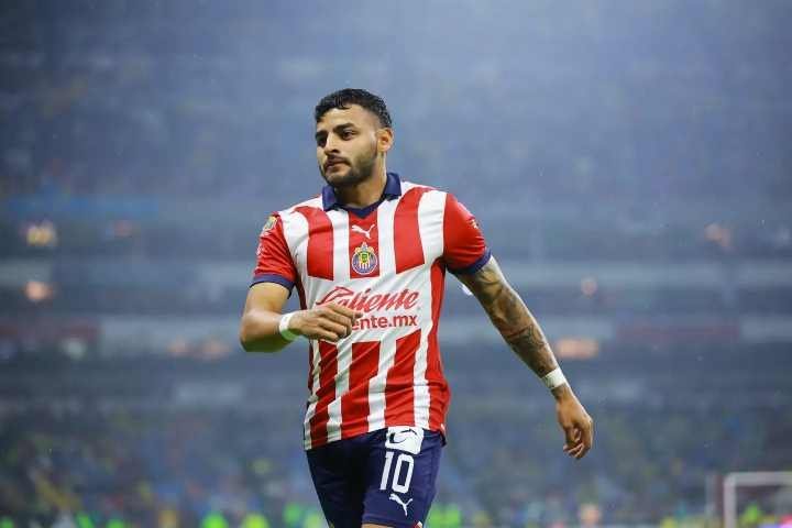 Alexis Vega responde a la suspensión de Chivas: Defendiendo su felicidad familiar