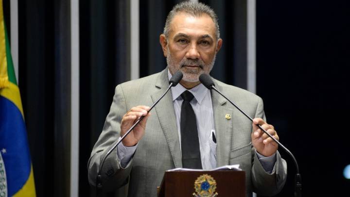 Escándalo en Brasil: Exsenador Buscado por Violación y Asesinato