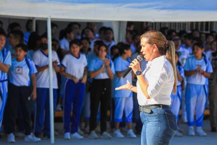 Lili Campos Inspira Valores Cívicos en los Estudiantes de Solidaridad