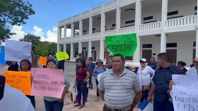 Realizan policías caminata pacífica en Chetumal para exigir jubilación a 25 años de servicio (1)