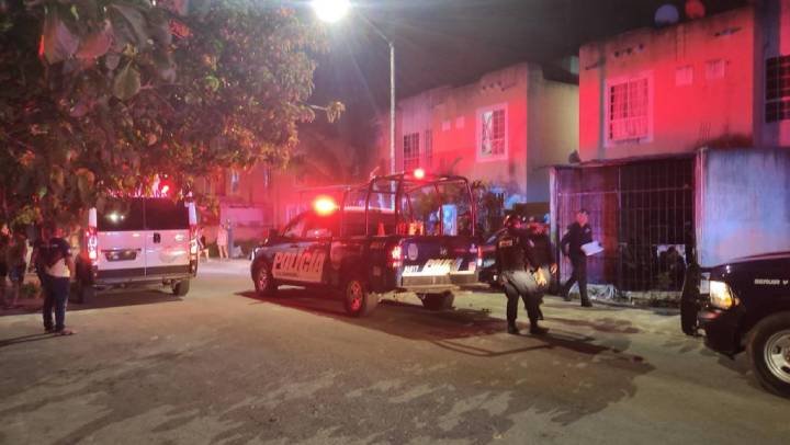 Residencia en Fraccionamiento Villas del Sol de Playa del Carmen Bala Perfora su Fachada