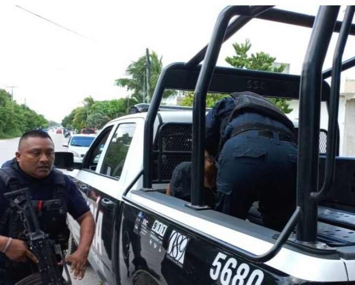 Vecinos de la Región 235 de Cancún frustran intento de robo de cables eléctricos y retienen al sospechoso