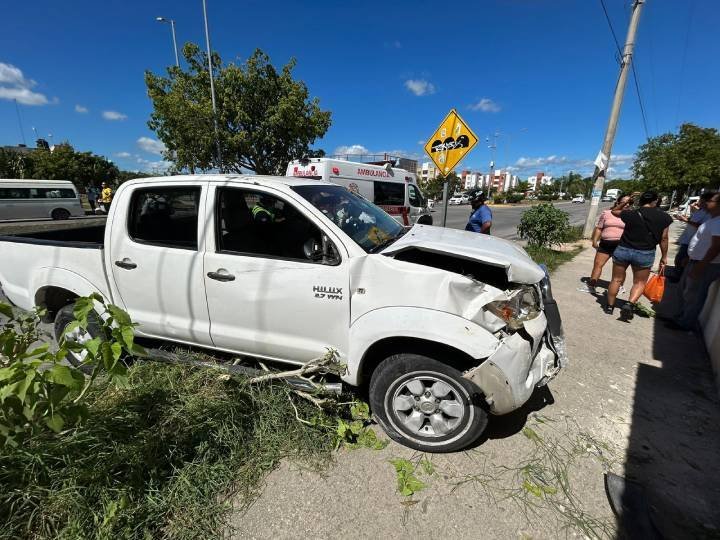 Violenta Confrontación en Playa del Carmen: Taxista Agrede a Conductor que Intentaba Escapar Tras un Choque