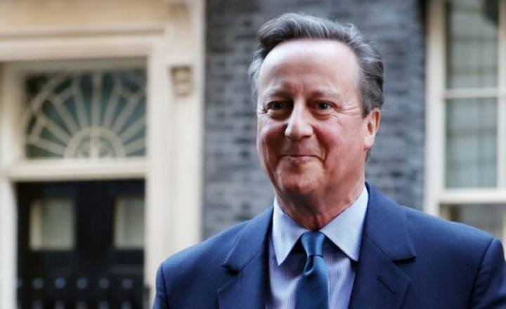 Cambios Sorprendentes en el Gobierno Británico: David Cameron Regresa como Secretario de Exteriores