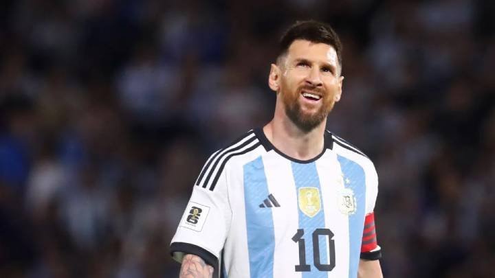 Donación extraordinaria de camisetas de Lionel Messi para subasta benéfica en Barcelona