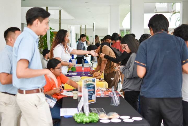 Feria "Mi Inicio Profesional Juvenil": Más de 700 Oportunidades Laborales para Estudiantes