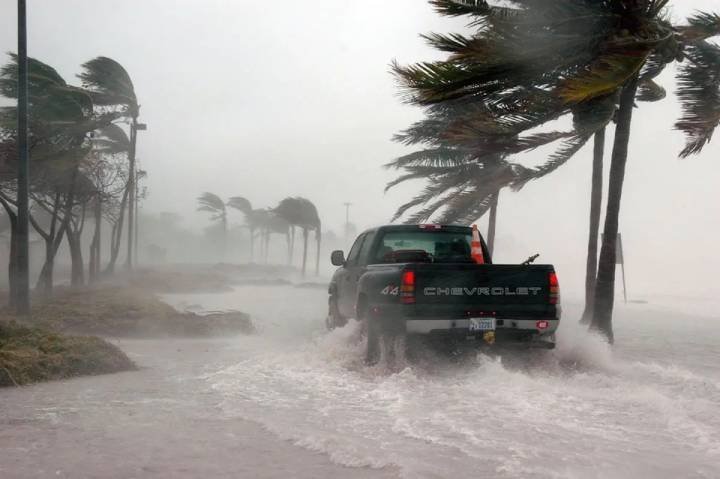 Impacto de Lluvias y Vientos en Miami-Dade: Alerta por Condiciones Climáticas