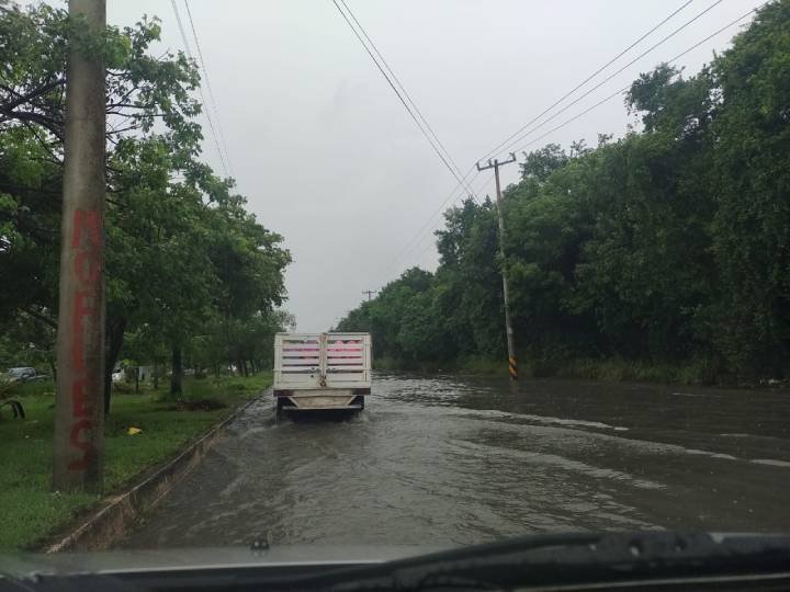 Lluvias Intensas y Caos Vehicular: Desafío Climático en Cancún