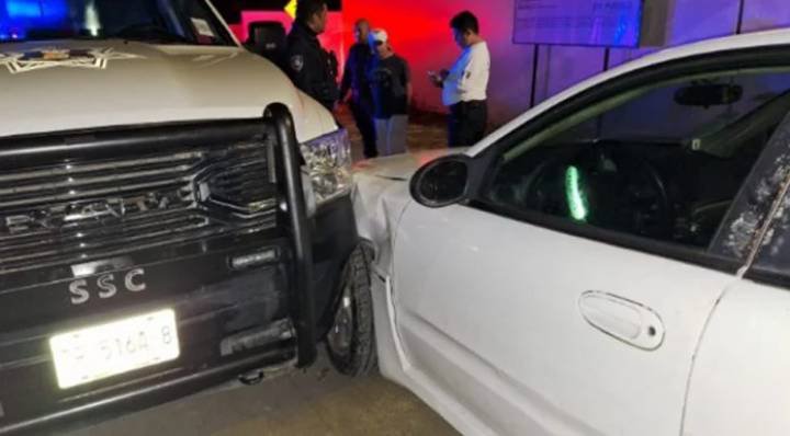 Choque entre Vehículo Bajo Efectos Alcohólicos y Patrulla de la SSC en Chetumal