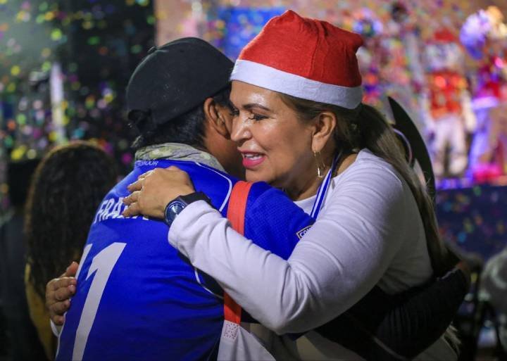 Lili Campos Estrena un Encantador Rincón Navideño