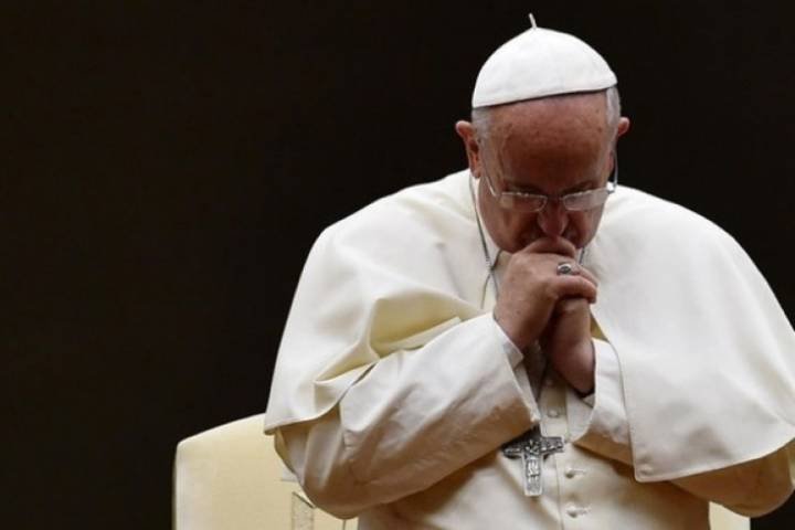 Llamado Emotivo del Papa Francisco por la Paz y la Humanidad en su Mensaje Navideño