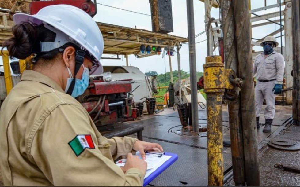 Pemex entre adeudos y sin llegar a Carmen