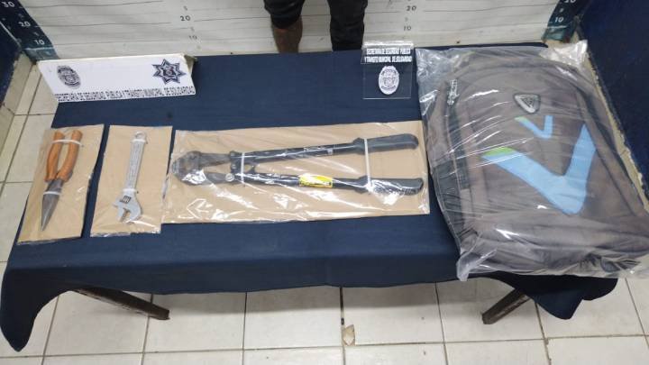 Operativo Policial en Playa del Carmen Resulta en la Detención de Tres Individuos por Diversos Incidentes