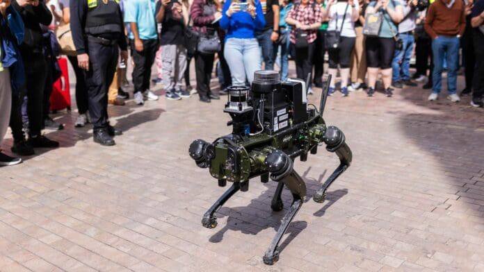 Innovador robot canino patrulla calles españolas