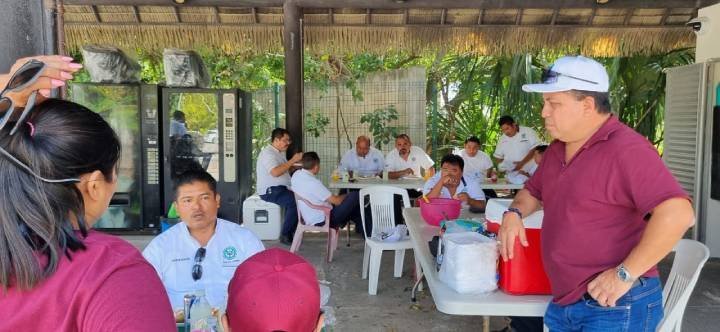 Jacinto “Chinto” Aguilar recibe el apoyo entusiasta de concesionarios y operadores en bases y sitios de taxi de la zona norte de Playa del Carmen