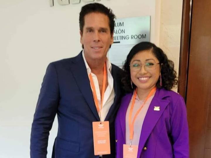 Los candidatos al Senado de MC recorren calles de Villas del Sol