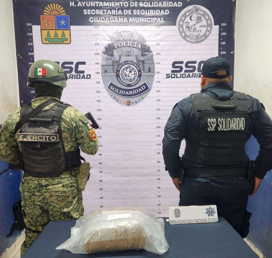 Operativo Conjunto en Playa del Carmen Resulta en el Aseguramiento de un Paquete Sospechoso en la Zona Costera