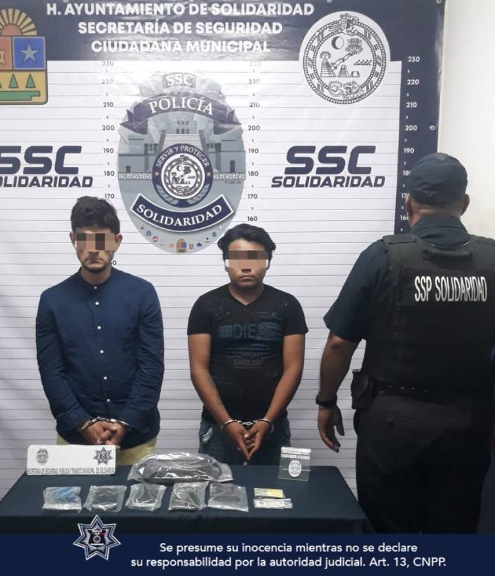 Operativo policial captura a dos individuos y recupera motocicleta robada