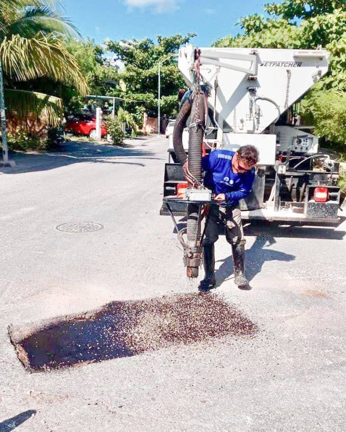 Invitan a reportar baches y mejorar las vialidades