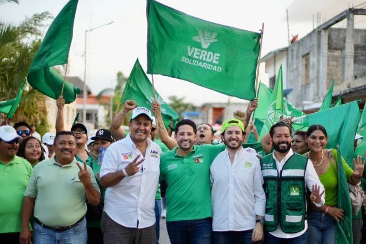 Lleva Renán Sánchez el mensaje de la Cuarta Transformación a la colonia Bellavista de Playa del Carmen