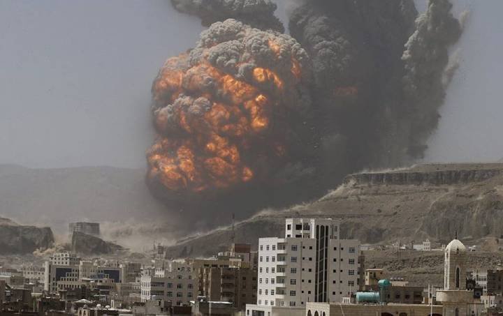 Ataques Aéreos de EE. UU y Reino Unido en Yemen Dejan 14 Muertos
