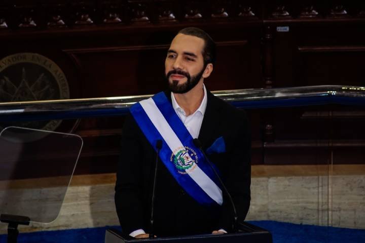 Bukele en la Mira: Un Segundo Mandato Bajo la Lupa Histórica en El Salvador