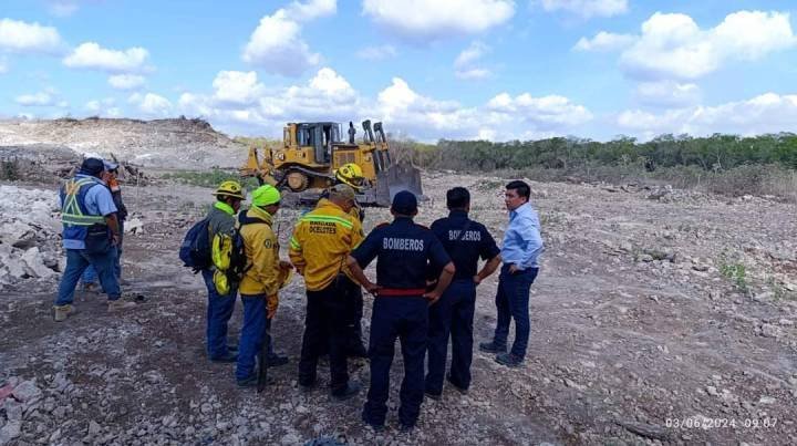 Bomberos realizan incesantes trabajos para sofocar incendio en Villas del Sol