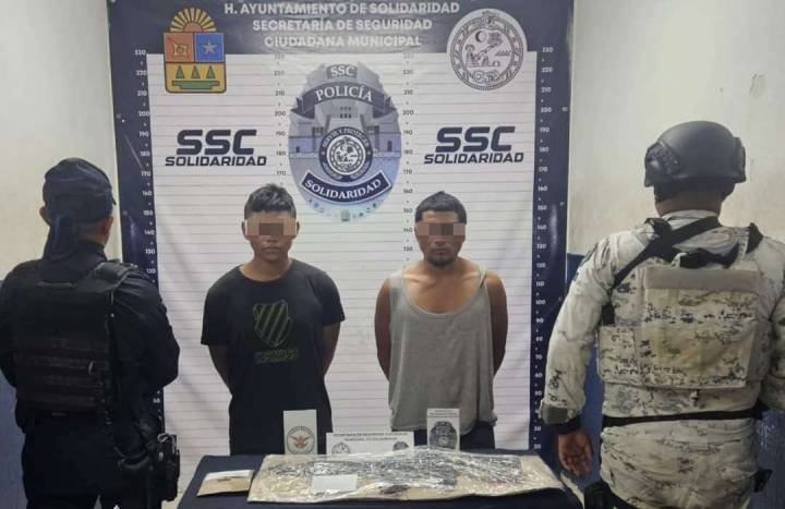 Capturan a Dos Individuos con Réplica de Arma de Fuego en Playa del Carmen