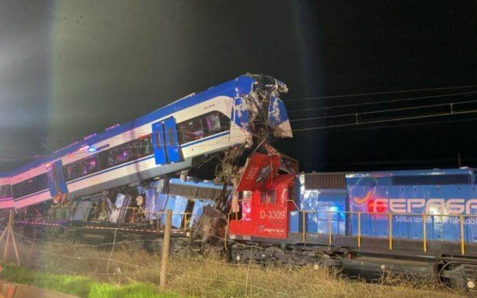 Colisión de trenes en Chile deja dos muertos y varios heridos