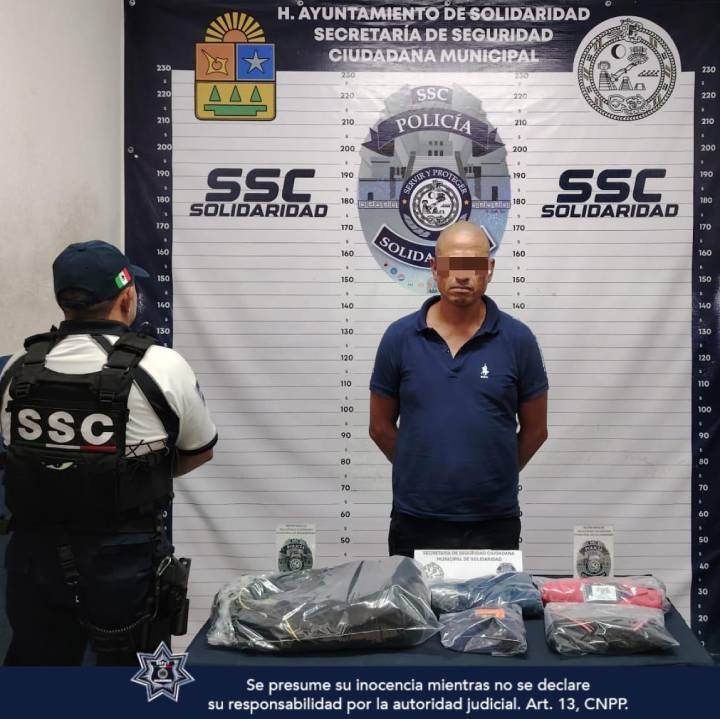 Detienen a hombre por presunto robo en comercio de Playa del Carmen